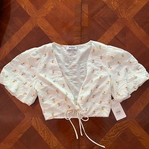 small american threads floral top with puffy sleeves!